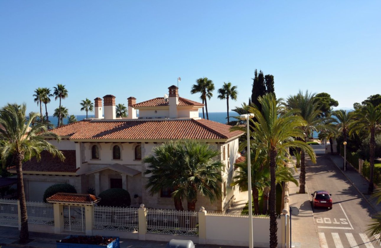 Resale - Villa -
Orihuela Costa - Costa Blanca