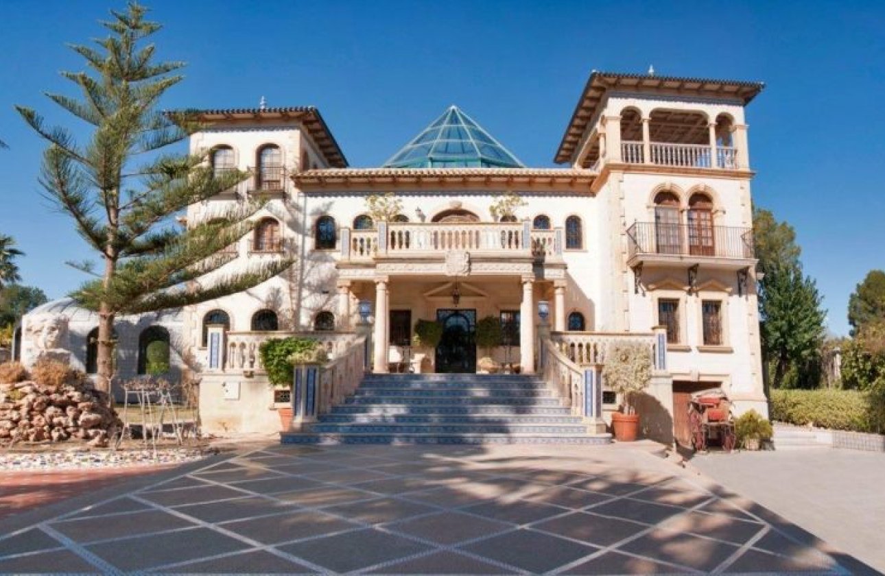 Resale - Villa -
Orihuela Costa - Costa Blanca