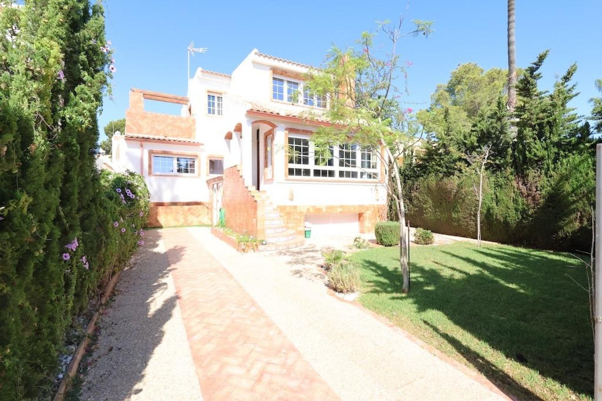 Resale - Villa -
Orihuela Costa - Costa Blanca