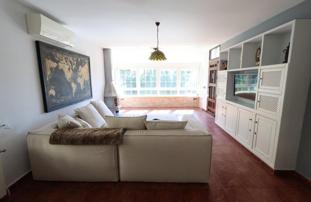 Resale - Villa -
Orihuela Costa - Costa Blanca