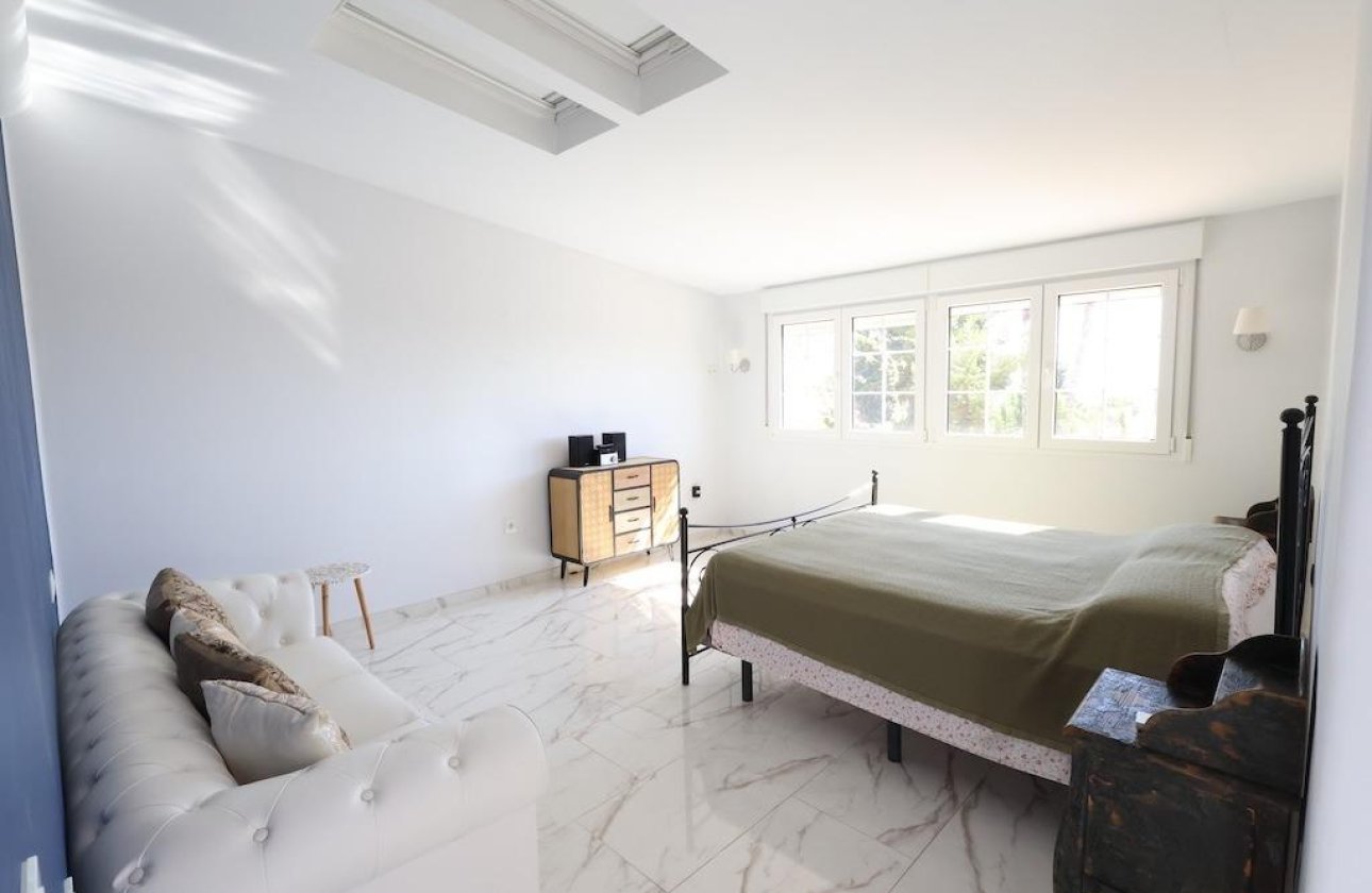 Resale - Villa -
Orihuela Costa - Costa Blanca