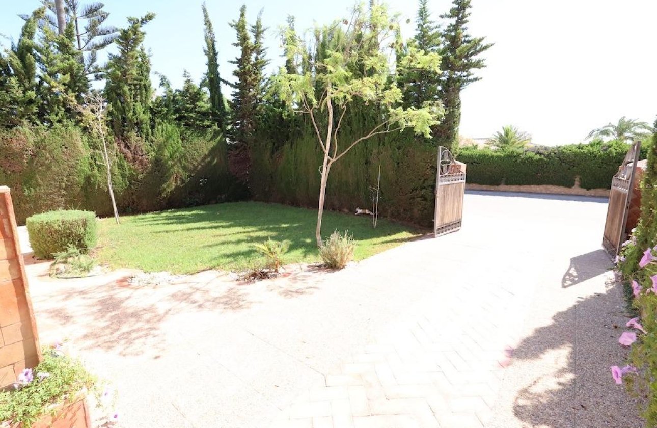 Resale - Villa -
Orihuela Costa - Costa Blanca