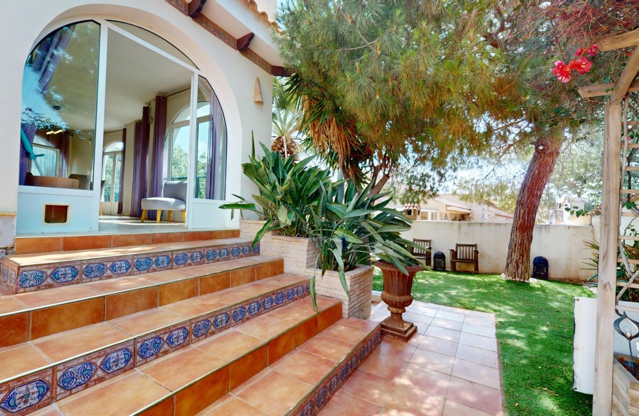 Resale - Villa -
Orihuela Costa - Costa Blanca