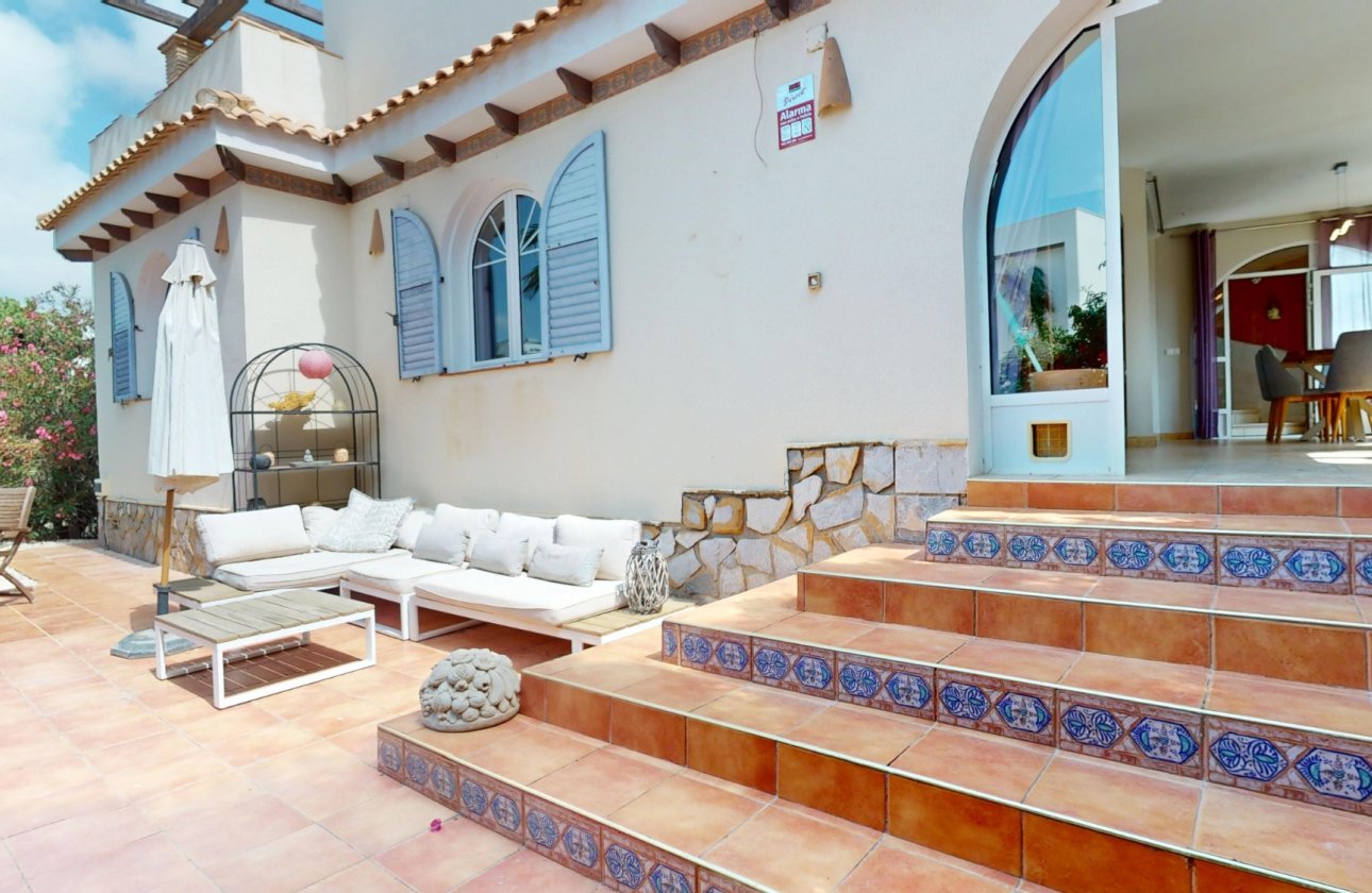 Resale - Villa -
Orihuela Costa - Costa Blanca