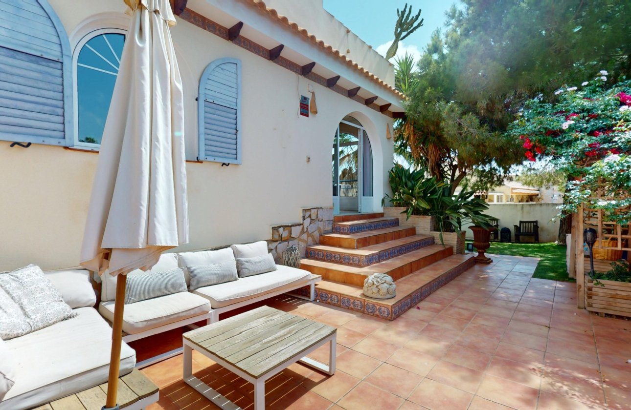 Resale - Villa -
Orihuela Costa - Costa Blanca