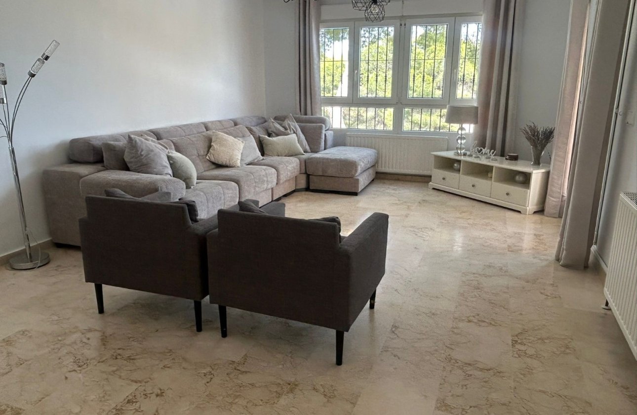 Resale - Villa -
Orihuela Costa - Costa Blanca