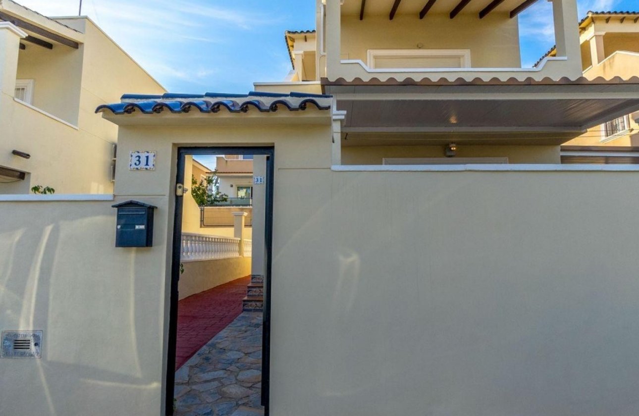 Resale - Villa -
Orihuela Costa - Costa Blanca