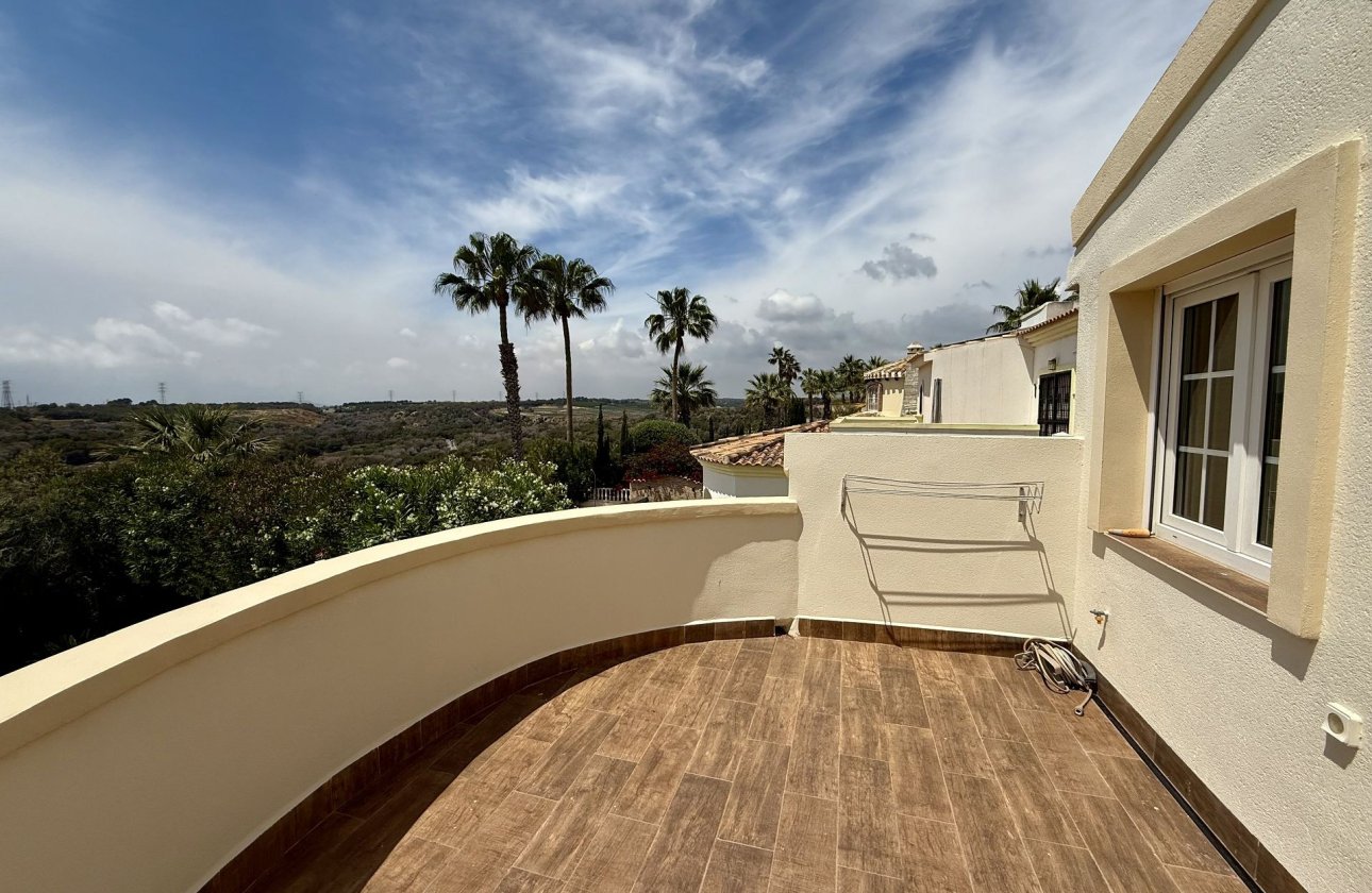 Resale - Villa -
Orihuela Costa - Costa Blanca