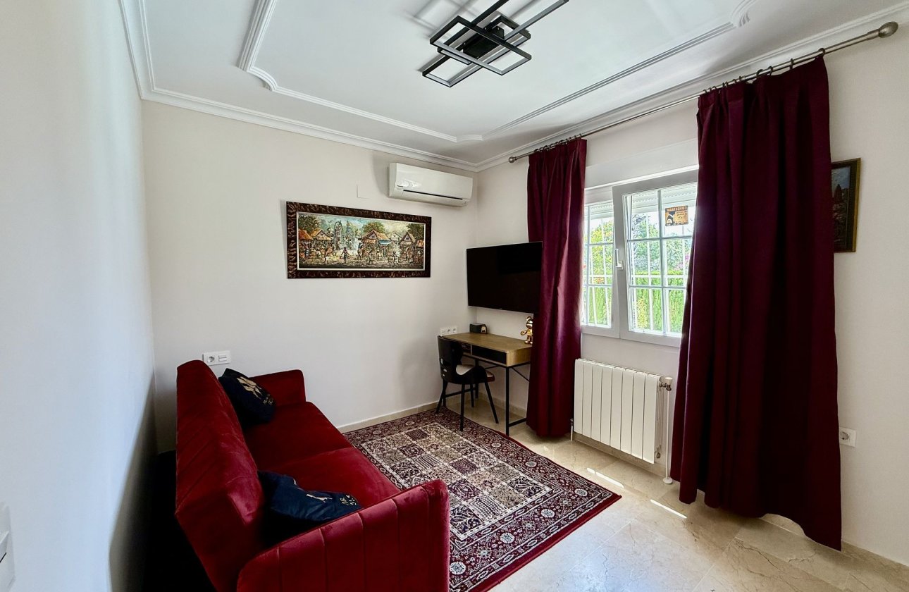 Resale - Villa -
Orihuela Costa - Costa Blanca