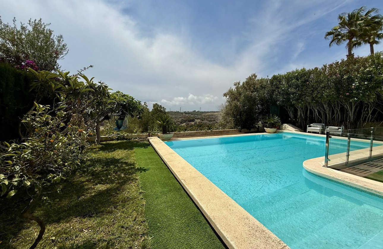 Resale - Villa -
Orihuela Costa - Costa Blanca