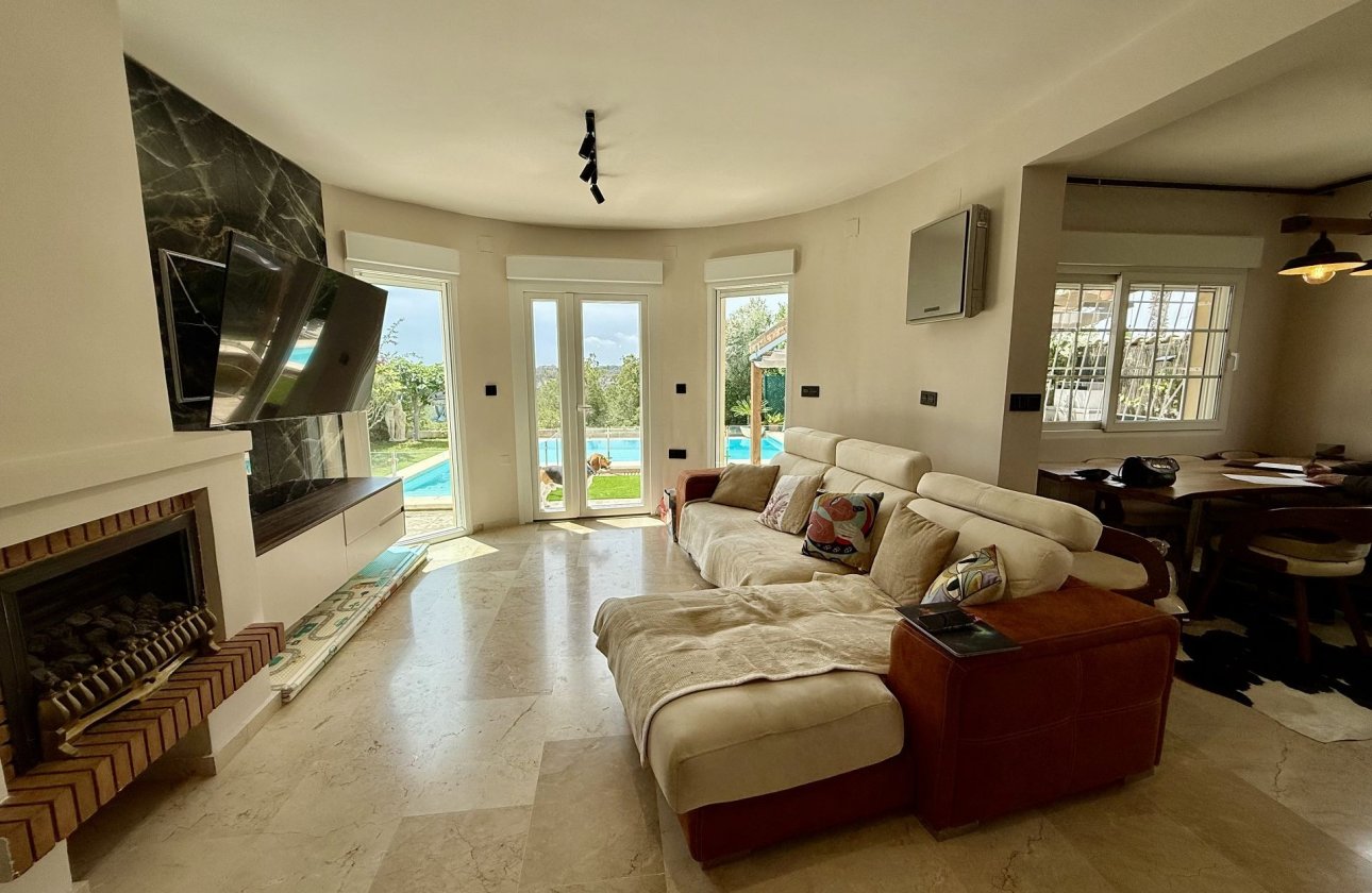 Resale - Villa -
Orihuela Costa - Costa Blanca