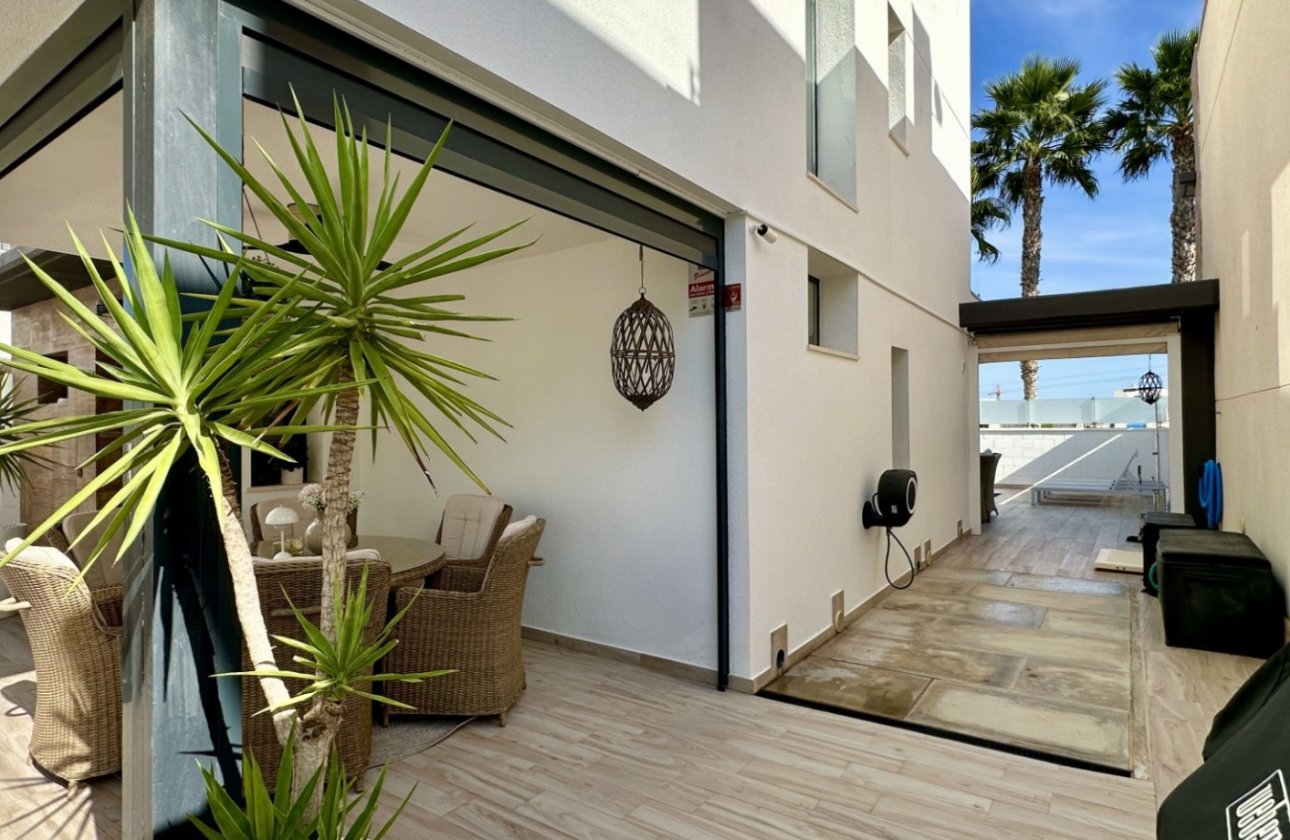 Resale - Villa -
Orihuela Costa - Costa Blanca