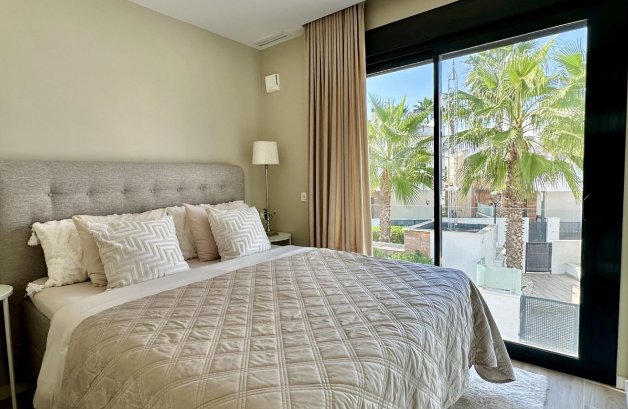 Resale - Villa -
Orihuela Costa - Costa Blanca