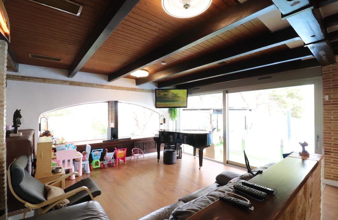 Resale - Villa -
Orihuela Costa - Costa Blanca