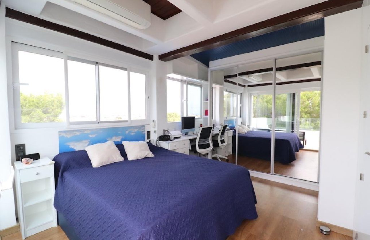 Resale - Villa -
Orihuela Costa - Costa Blanca