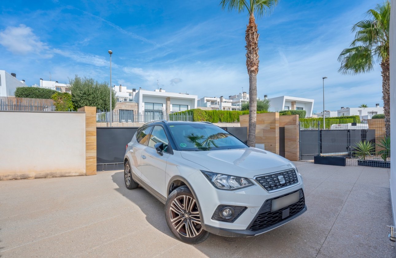 Resale - Villa -
Orihuela Costa - Costa Blanca