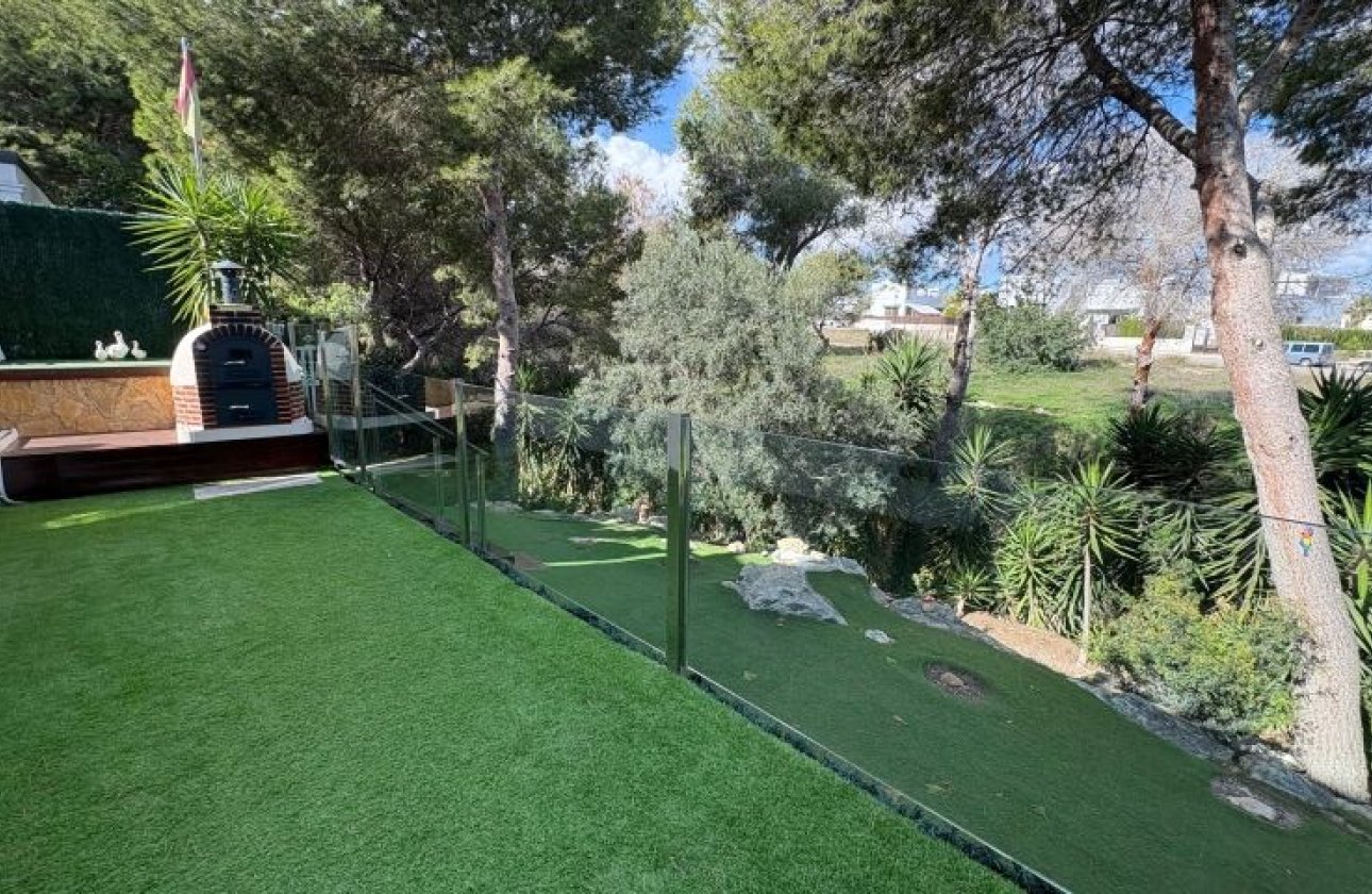 Resale - Villa -
Orihuela Costa - Costa Blanca
