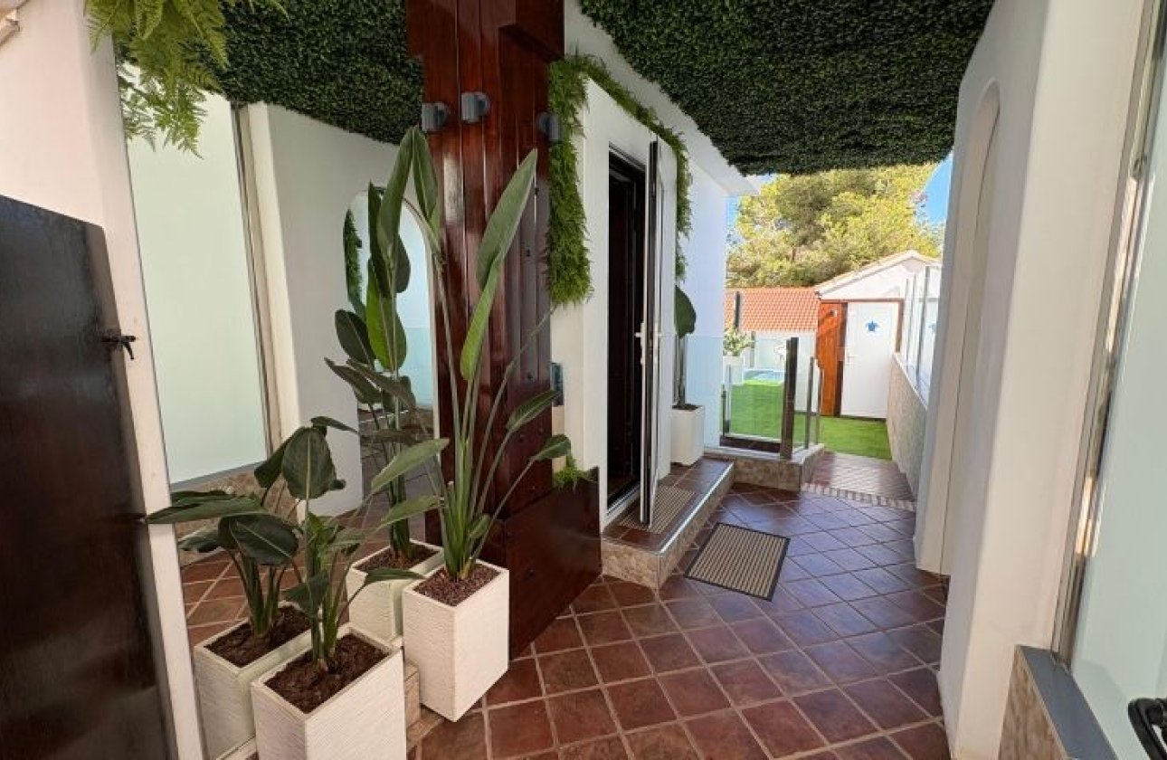 Resale - Villa -
Orihuela Costa - Costa Blanca