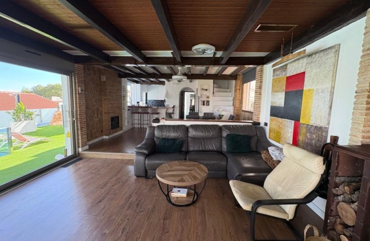 Resale - Villa -
Orihuela Costa - Costa Blanca