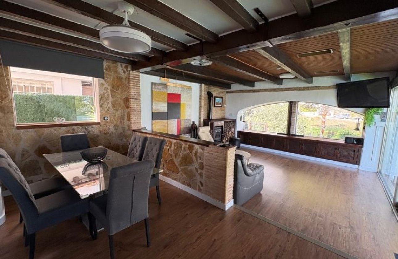 Resale - Villa -
Orihuela Costa - Costa Blanca