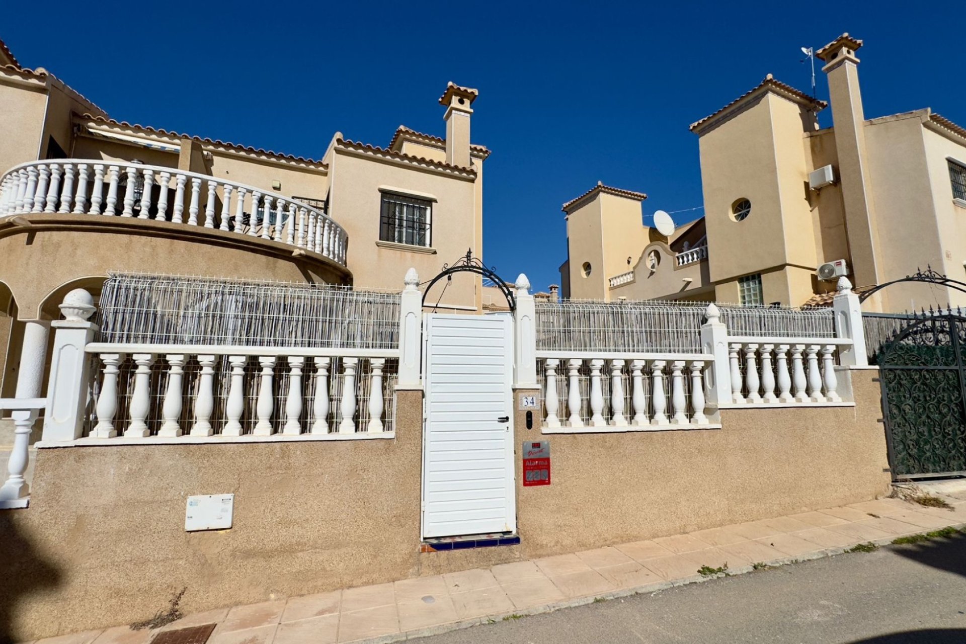 Resale - Villa -
Orihuela Costa - Costa Blanca
