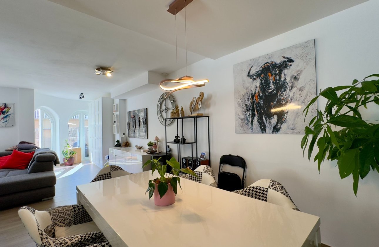 Resale - Villa -
Orihuela Costa - Costa Blanca