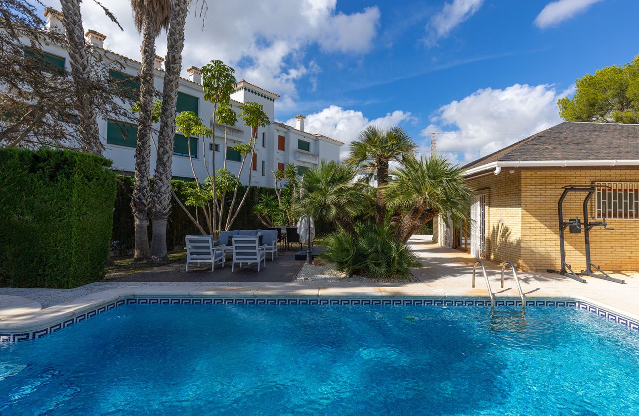 Resale - Villa -
Orihuela Costa - Costa Blanca