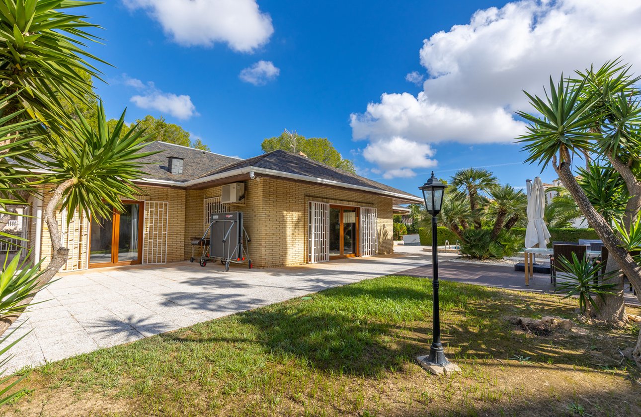 Resale - Villa -
Orihuela Costa - Costa Blanca