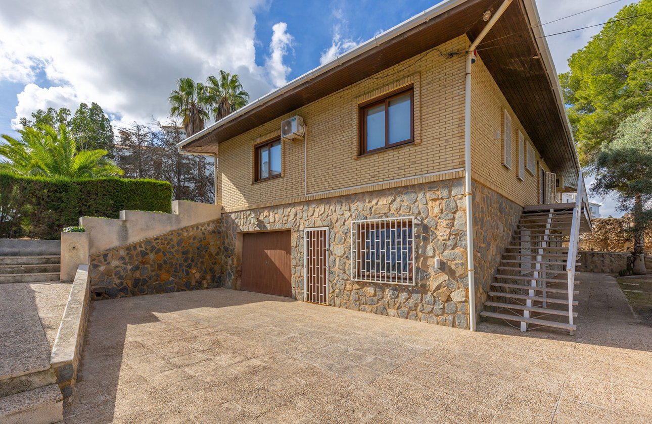 Resale - Villa -
Orihuela Costa - Costa Blanca