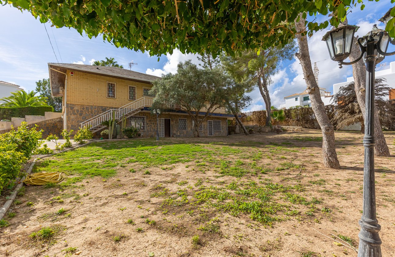 Resale - Villa -
Orihuela Costa - Costa Blanca