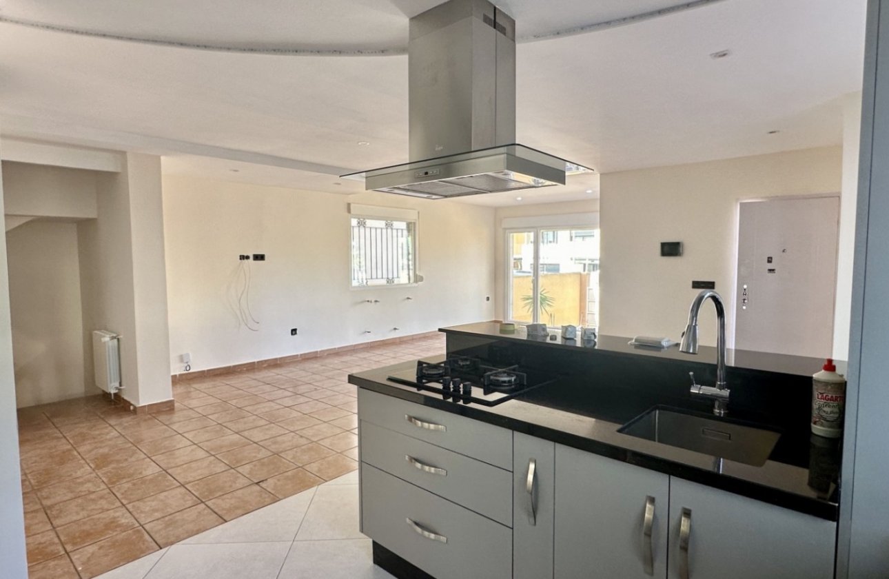 Resale - Villa -
Orihuela Costa - Costa Blanca