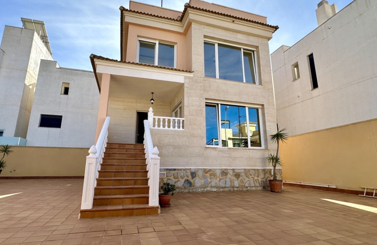 Resale - Villa -
Orihuela Costa - Costa Blanca