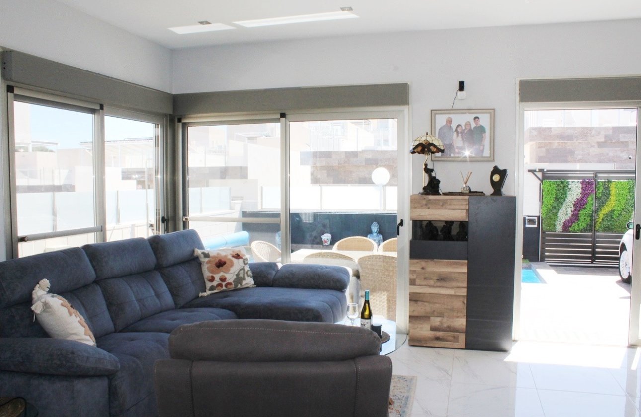 Resale - Villa -
Orihuela Costa - Costa Blanca