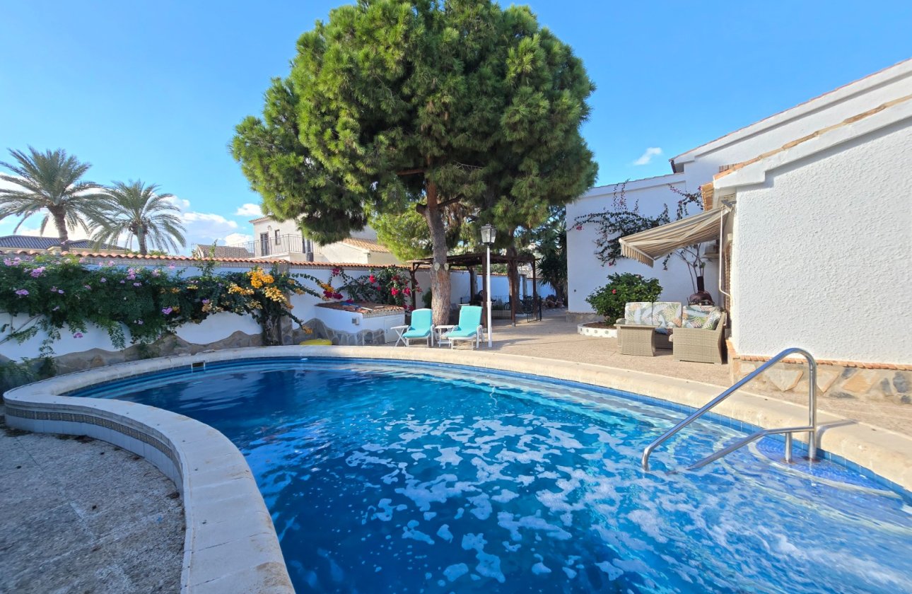 Resale - Villa -
Orihuela Costa - Costa Blanca
