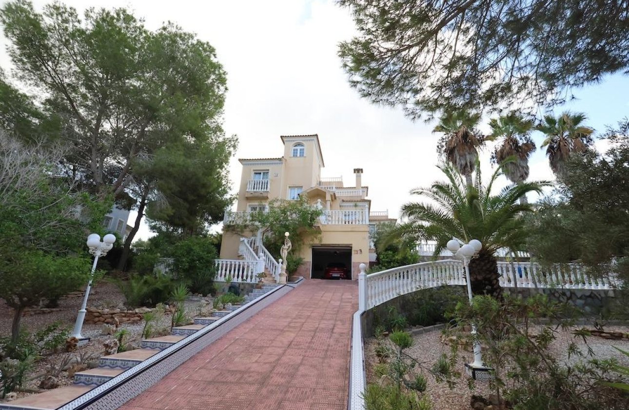 Resale - Villa -
Orihuela Costa - Costa Blanca