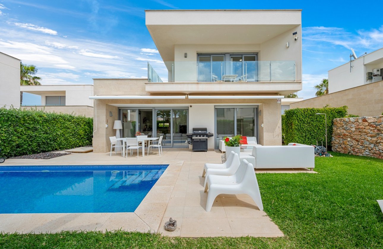 Resale - Villa -
Orihuela Costa - Costa Blanca