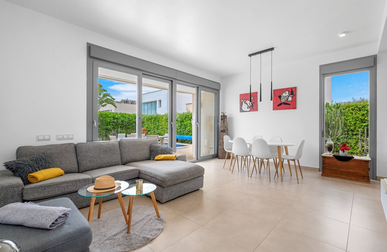 Resale - Villa -
Orihuela Costa - Costa Blanca