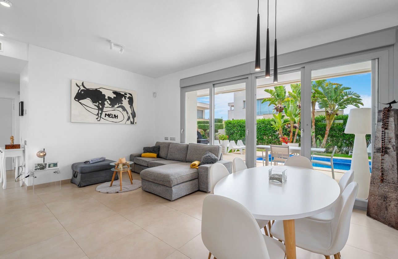 Resale - Villa -
Orihuela Costa - Costa Blanca