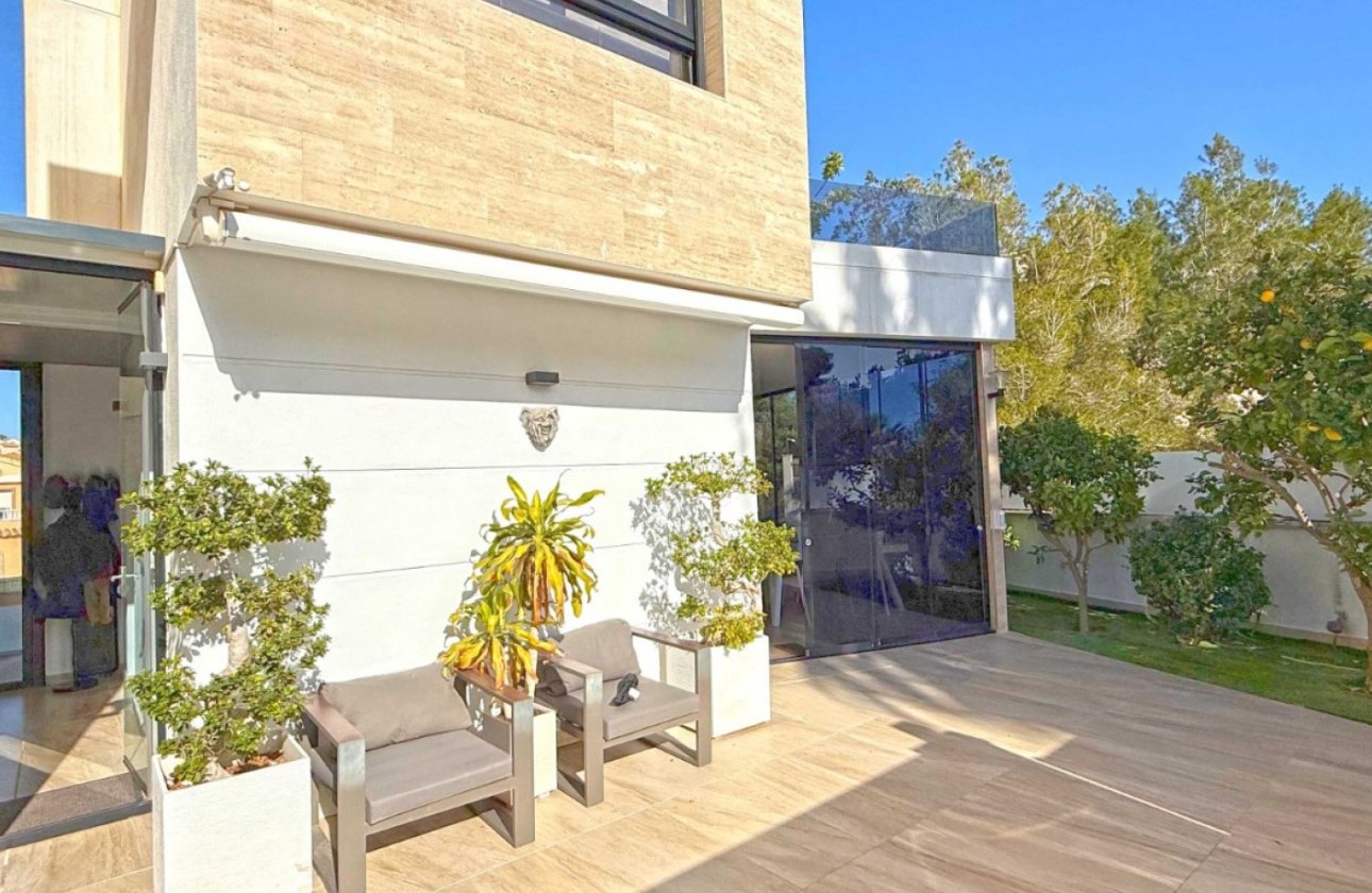 Resale - Villa -
Orihuela Costa - Costa Blanca