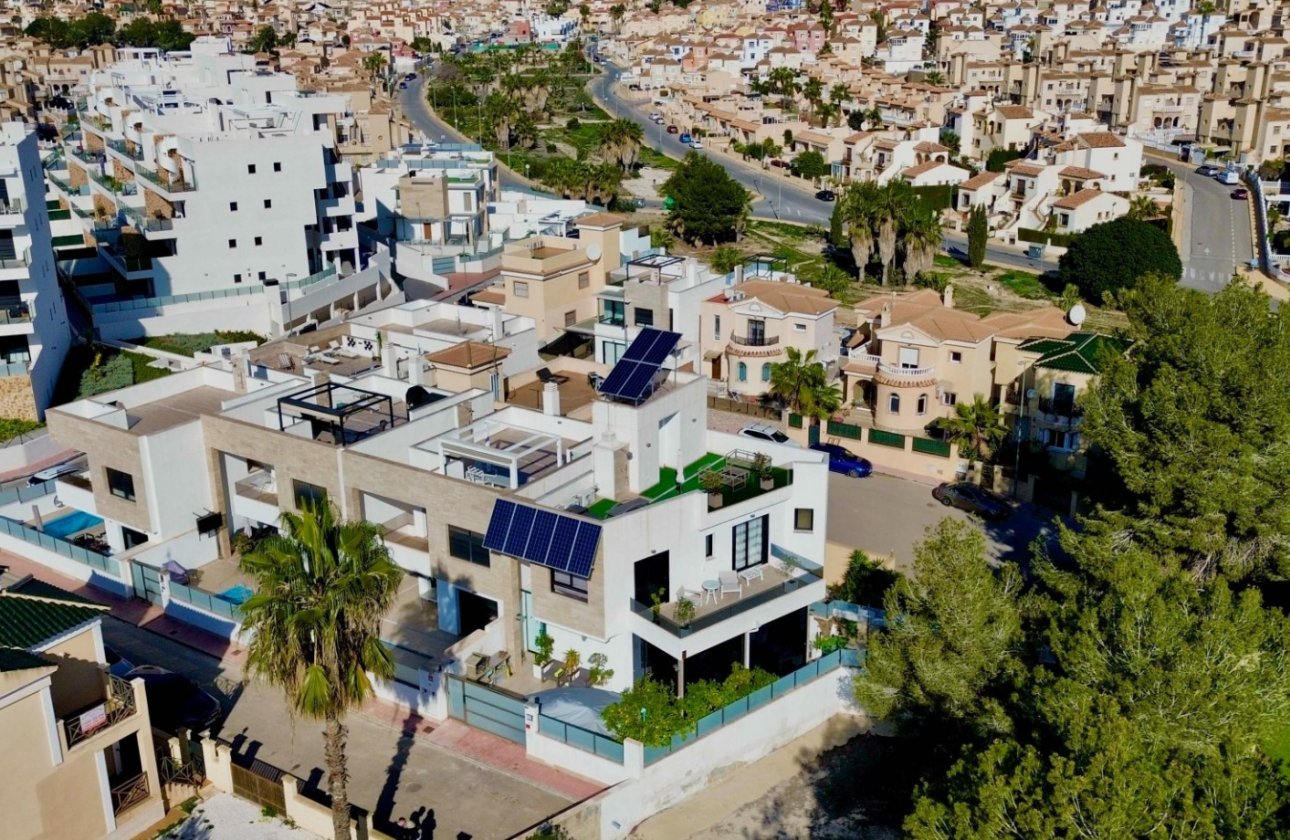 Resale - Villa -
Orihuela Costa - Costa Blanca