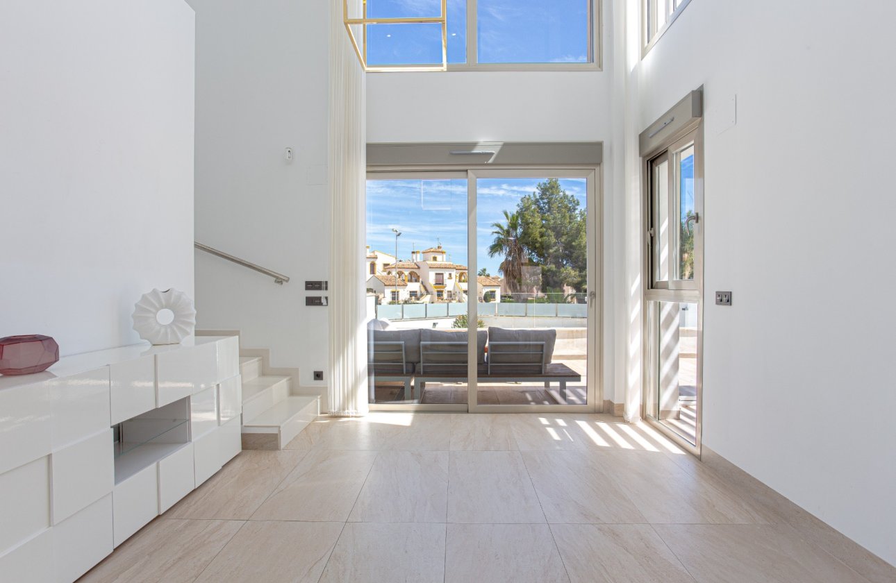 Resale - Villa -
Orihuela Costa - Costa Blanca