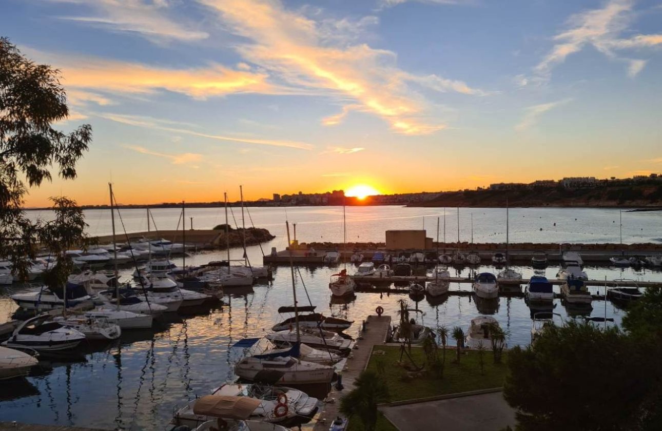 Resale - Villa -
Orihuela Costa - Costa Blanca