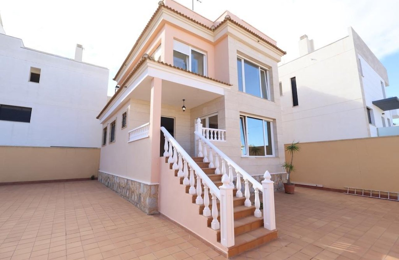 Resale - Villa -
Orihuela Costa - Costa Blanca