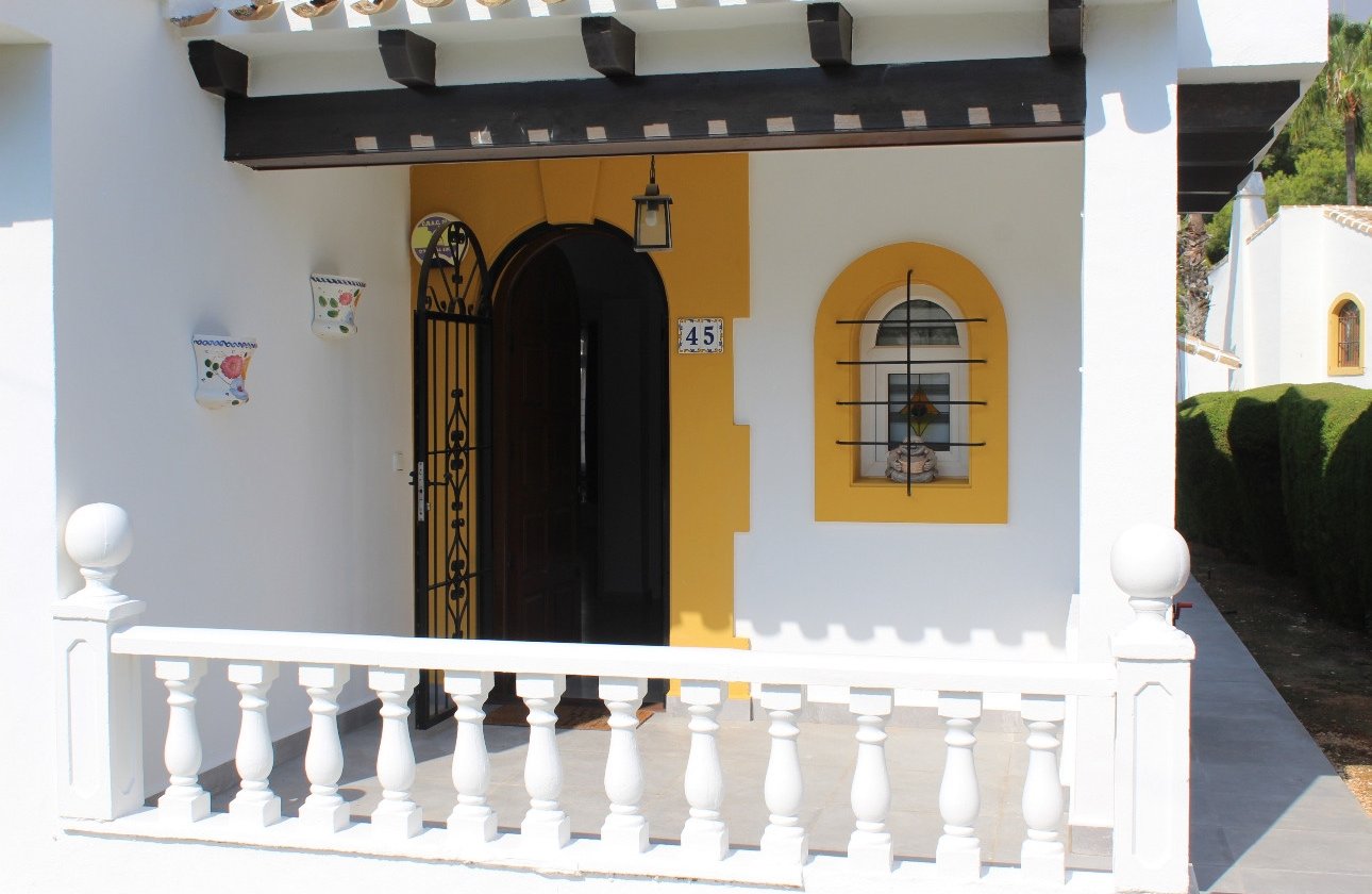 Resale - Villa -
Orihuela Costa - Costa Blanca