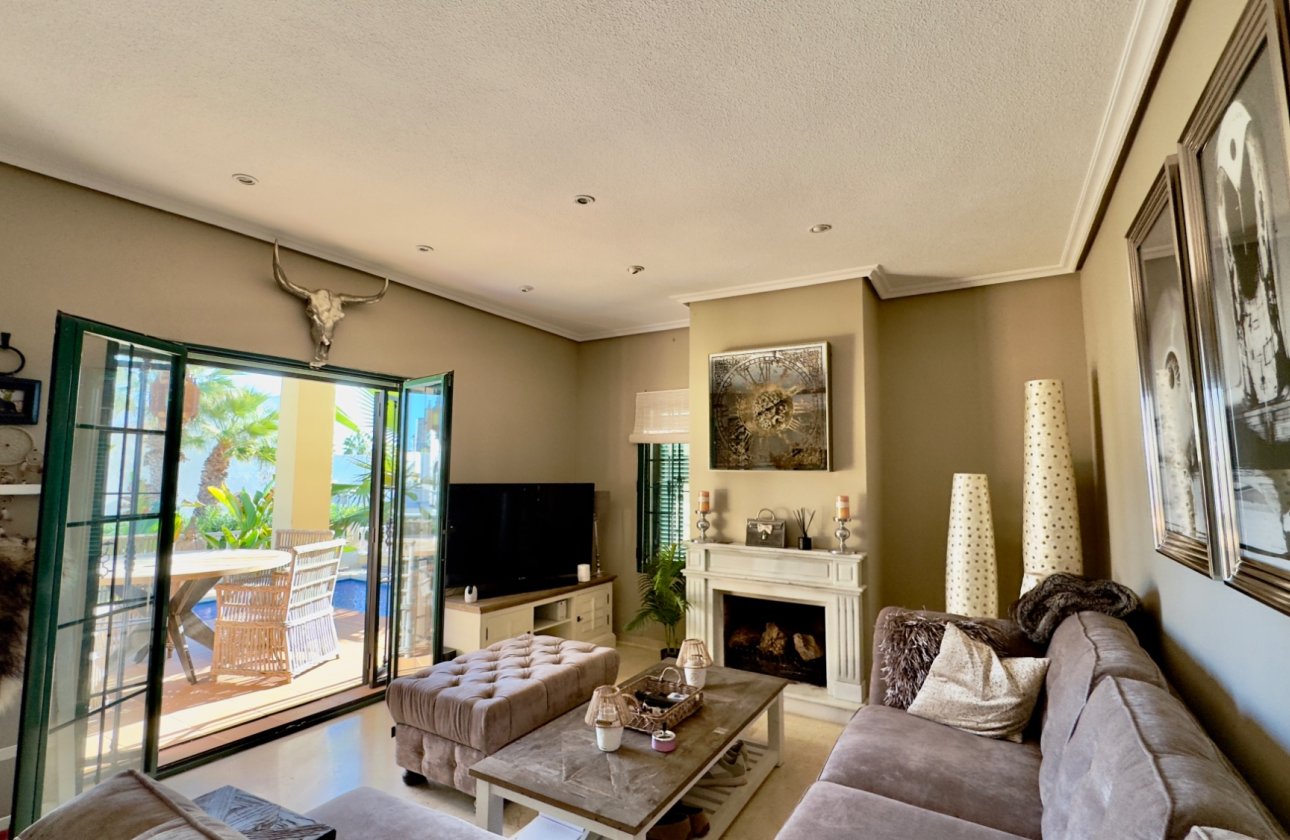 Resale - Villa -
Orihuela Costa - Costa Blanca