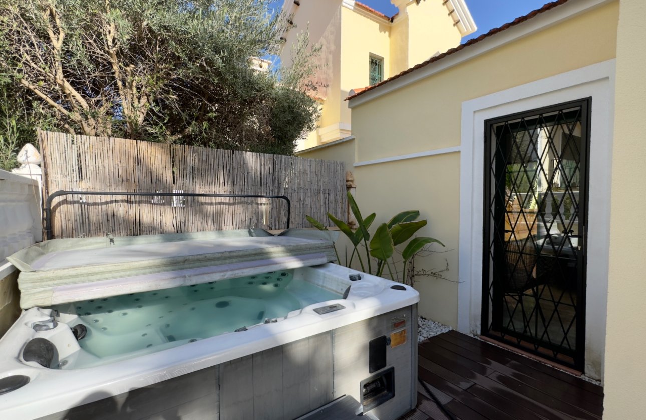 Resale - Villa -
Orihuela Costa - Costa Blanca