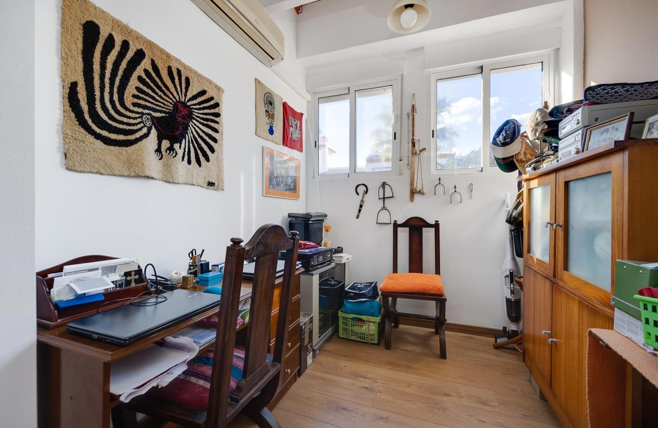 Resale - Villa -
Orihuela Costa - Costa Blanca