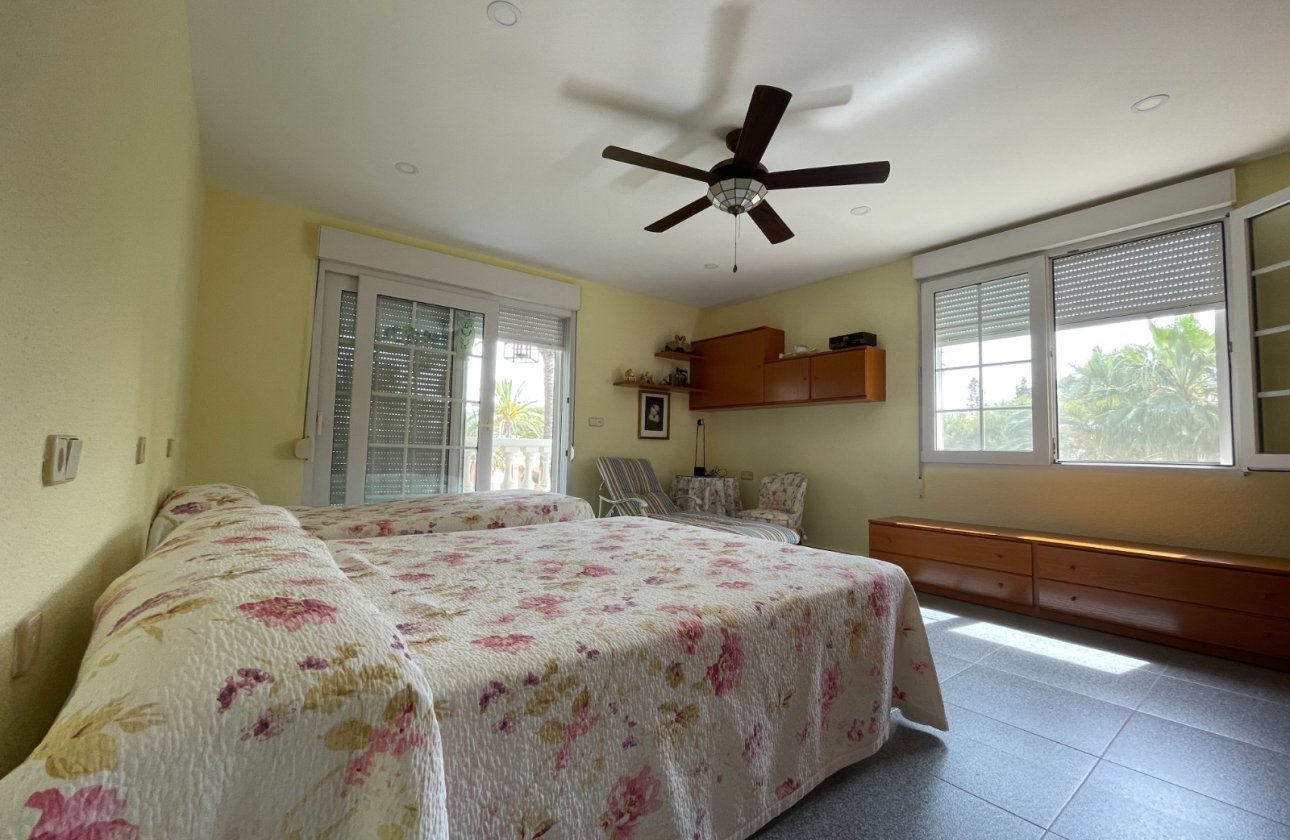 Resale - Villa -
Orihuela Costa - Costa Blanca