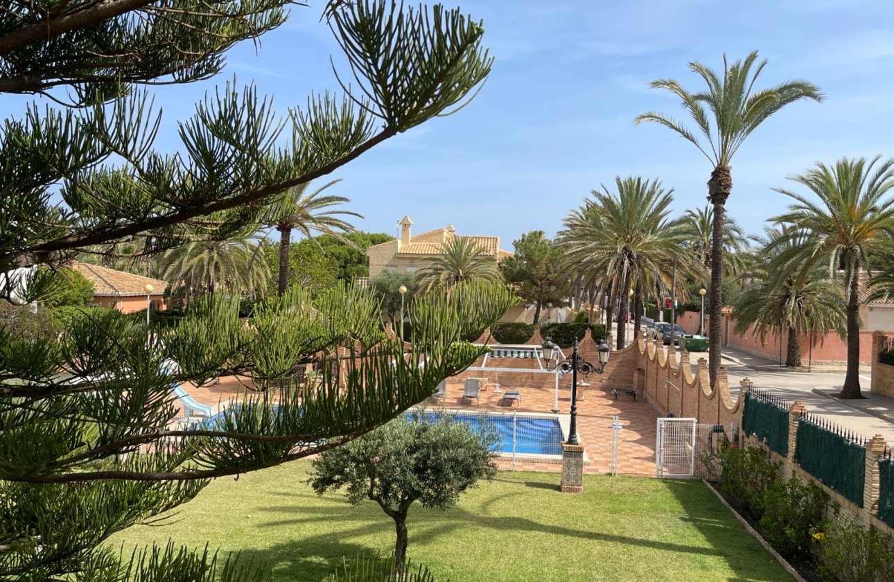 Resale - Villa -
Orihuela Costa - Costa Blanca