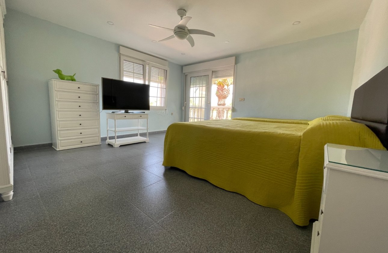 Resale - Villa -
Orihuela Costa - Costa Blanca